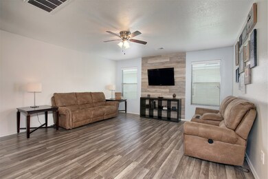 8715 Kaeling Meadow Ct, Houston, TX 77075 - photo 6