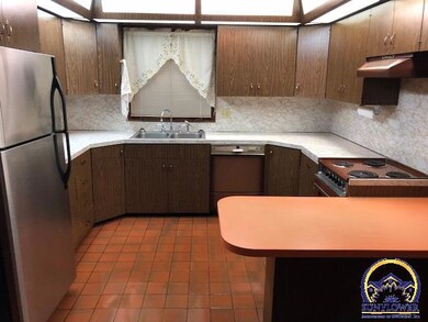 2505 SW 22nd St, Topeka, KS 66611 - photo 3