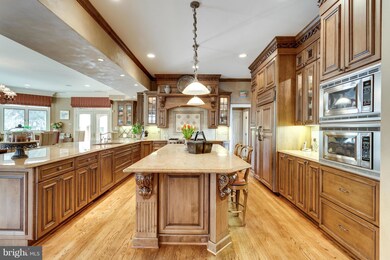 10801 Tradewind Dr, Oakton, VA 22124 - photo 7