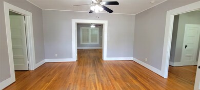 107 E Bell St, Alvin, TX 77511 - photo 2