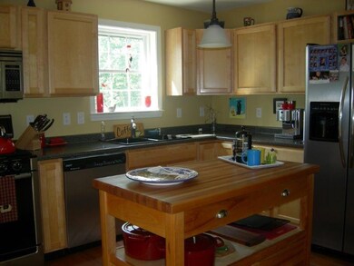 Great kitchen with newer appliances.