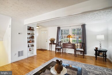 8915 Gutman Ct, Springfield, VA 22153 - photo 4