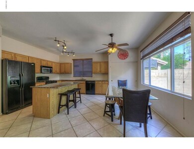 004_Casual Dining ~ Kitchen