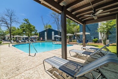 200 Hollow Tree Ln unit 2013-2, Houston, TX 77090 - photo 5