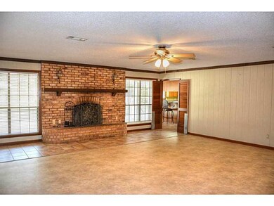 Photo. Huge living room area with plenty of space 
