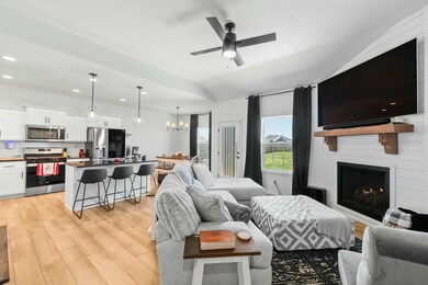 881 W Elmwood Cir, Nixa, MO 65714 - photo 4