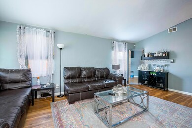 1250 Beechwood Rd, Columbus, OH 43227 - photo 2