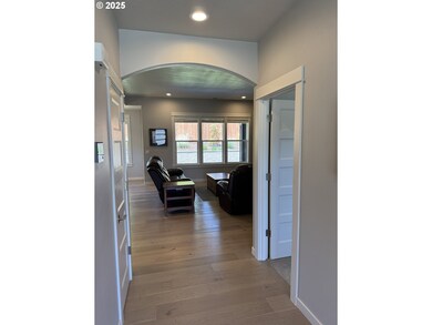 1076 S 57th Place, Springfield, OR 97478 - photo 5