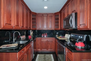 169 Adams Way unit 169, Sayville, NY 11782 - photo 3