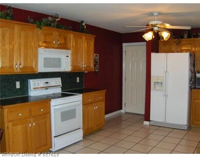 602 Suzanne St, Muldrow, OK 74948 - photo 2