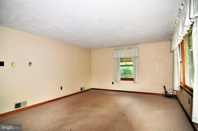 3433 Springfield Rd, Glen Rock, PA 17327 - photo 4