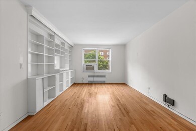 The Balfour unit A33, Forest Hills, NY 11375 - photo 3