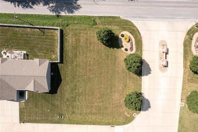 689 Vinci Dr, Caseyville, IL 62232 - photo 2