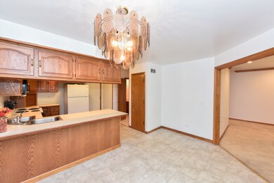 3405 Meadow Crest Cir, Gurnee, IL 60031 - photo 7