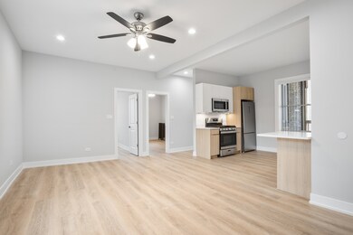 7427 N Clark St unit 3, Chicago, IL 60626 - photo 3