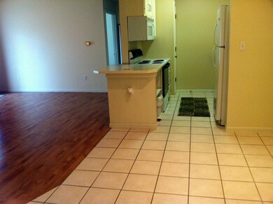 Spacious Kitchen/Dining Rm Condo