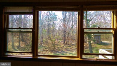 5508 Fisher Rd unit REAR UPPER UNIT, Temple Hills, MD 20748 - photo 5