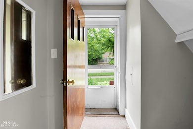 213 Muir Rd, Grosse Pointe Farms, MI 48236 - photo 2