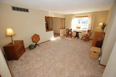 Formal Living Room - New Carpet & Paint!