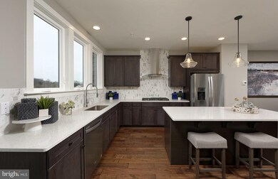 13334 Sherwood Park Ln, Herndon, VA 20171 - photo 2