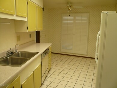 10025 W Highwood Ln, Sun City, AZ 85373 - photo 2