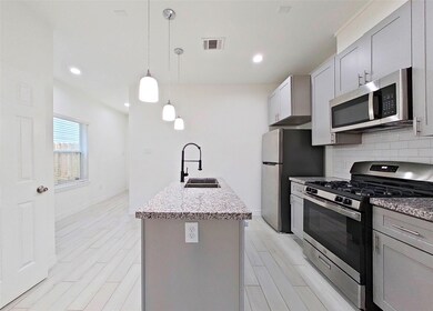 7209 Carver Rd unit B, Houston, TX 77088 - photo 4