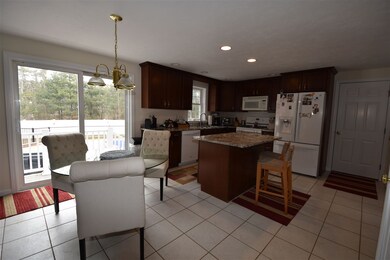 10 Bayberry Cir, Nashua, NH 03062 - photo 3