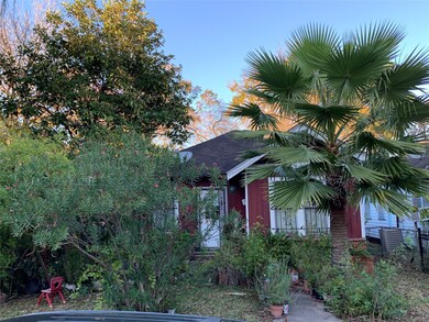 617 E 6th 1/2 St, Houston, TX 77007 - photo 2