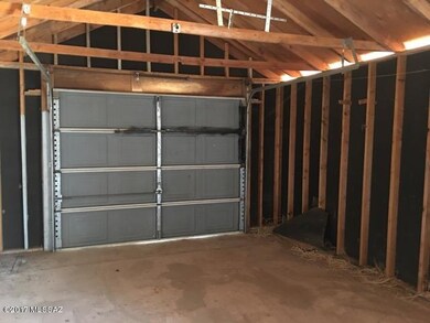 022-203684 Garage- inside