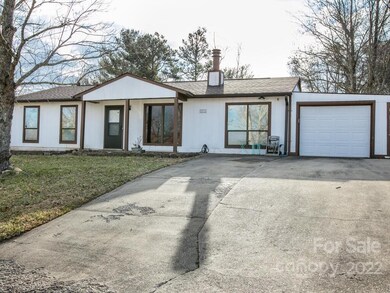 207 Scottlynn Dr, Asheville, NC 28806 - photo 2