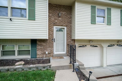 2717 Merrittview Ln, Cincinnati, OH 45231 - photo 4