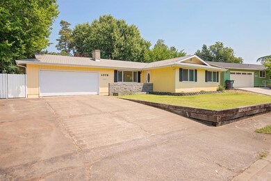 1078 N 5th St, Central Point, OR 97502 - photo 2