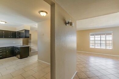 4201 W Pinchot Ave-6