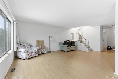 20207 Evergreen Meadows Rd, Southfield, MI 48076 - photo 5