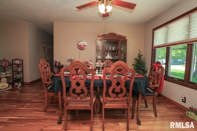 125 Crestwood Dr, Lincoln, IL 62656 - photo 2