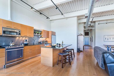 231-Robinson-214-Kitchen2-exp3