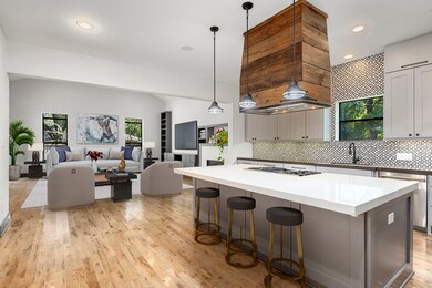 2310 Saxon Dr, Houston, TX 77018 - photo 3