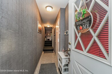 185 Lorraine Loop, Staten Island, NY 10309 - photo 3