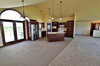 Kitchen & dining area
