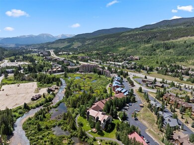 Birds eye view of property featuring a mountain vi