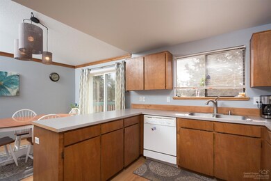 1614 NE Cackler Ln, Bend, OR 97701 - photo 6