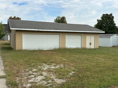 1413 W Washington St, Winterset, IA 50273 - photo 2