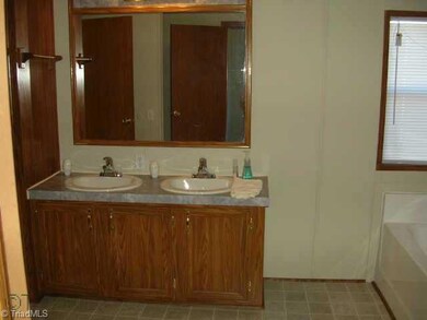 4933 Pisgah Covered Bridge Rd, Asheboro, NC 27205 - photo 5