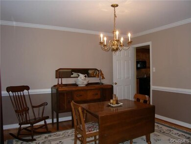 Dining Room/Hardwood Floor, Crown Molding, Chair R