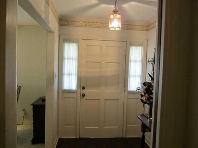 Entry/Foyer.