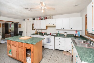 6308 Frisco St, Houston, TX 77022 - photo 5