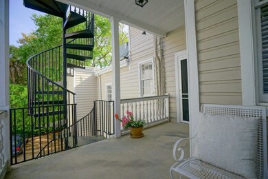 138-B Tradd St - Porch
