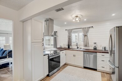 17006 Barcelona Dr, Friendswood, TX 77546 - photo 4