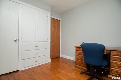 1437 W 38th St, Davenport, IA 52806 - photo 7