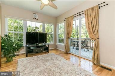 25235 Dunvegan Square, Chantilly, VA 20152 - photo 4